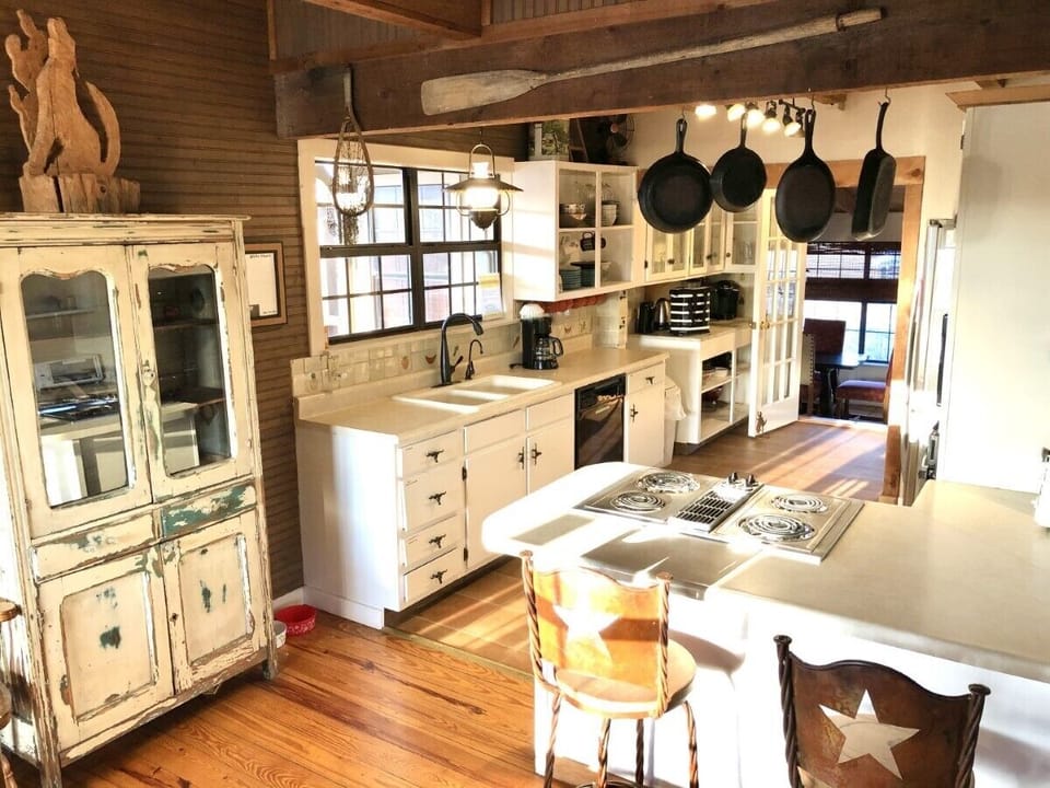 4 Maples - Kitchen Area