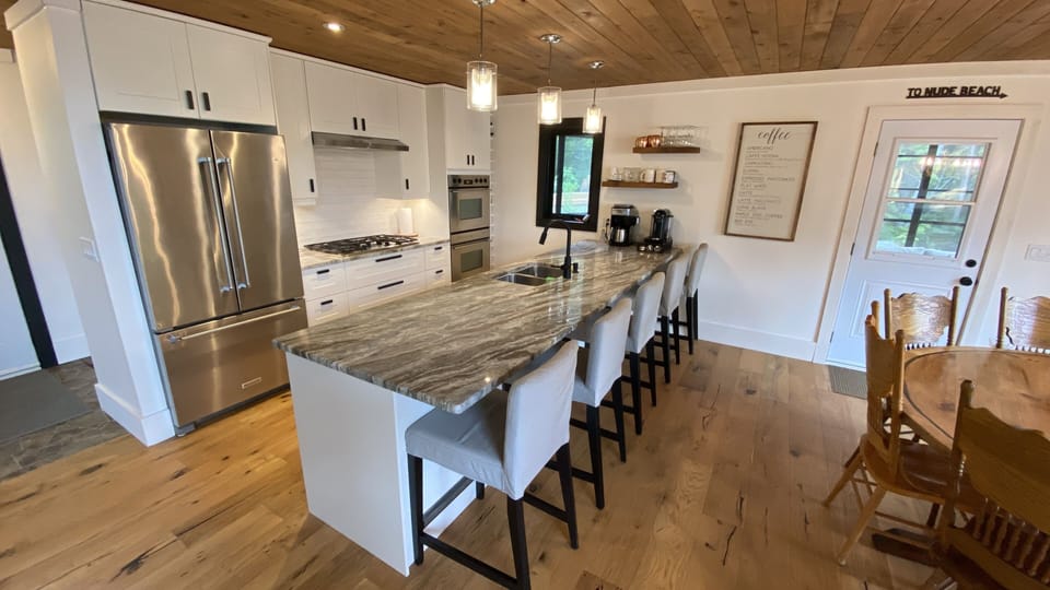 Fully equipped kitchen with double wall oven and 5 burner gas stove top.