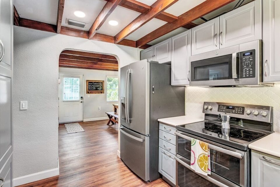 Double oven! Perfect for dinners in