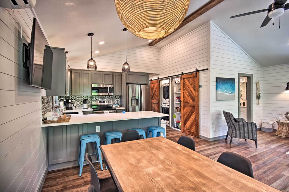 House Interior | Dining Area | Central Heating & Air Conditioning