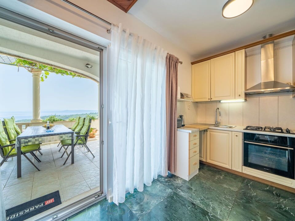 Building, Furniture, Property, Countertop, Cabinetry, Plant, Lighting, Interior Design, Window, Wood