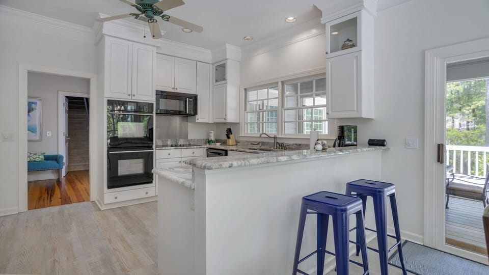 Kitchen bartop with additional seating