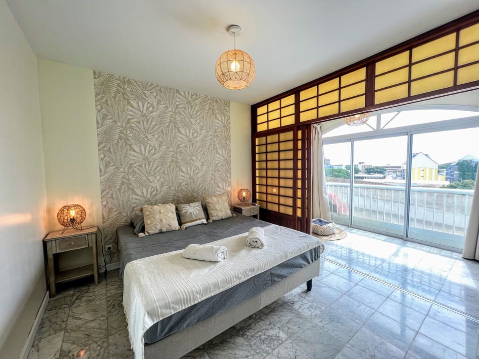 The guest room with Queen Size bed 