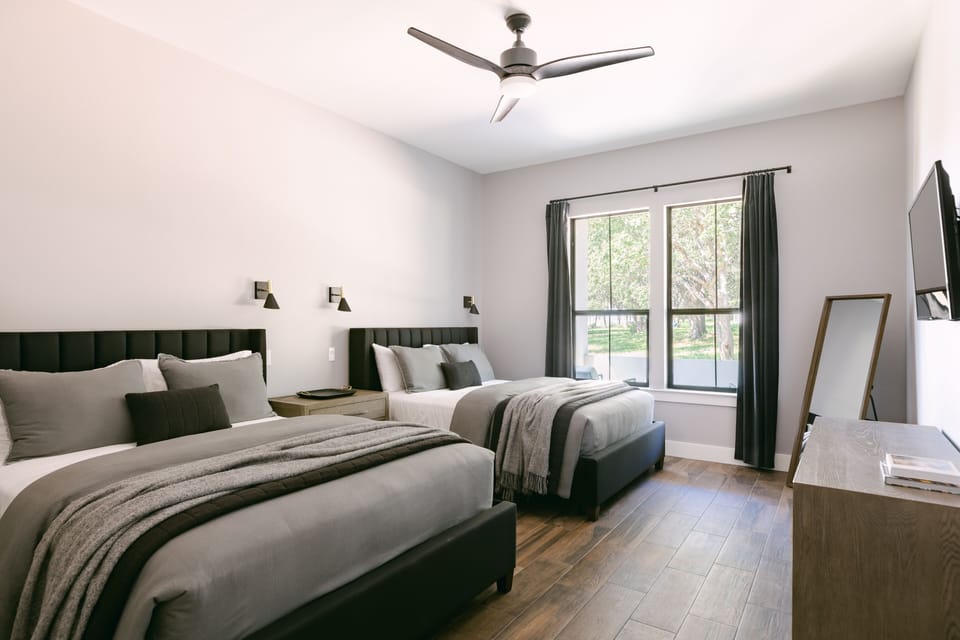 2 Queen beds  7 a Smart TV in the Master bedroom 