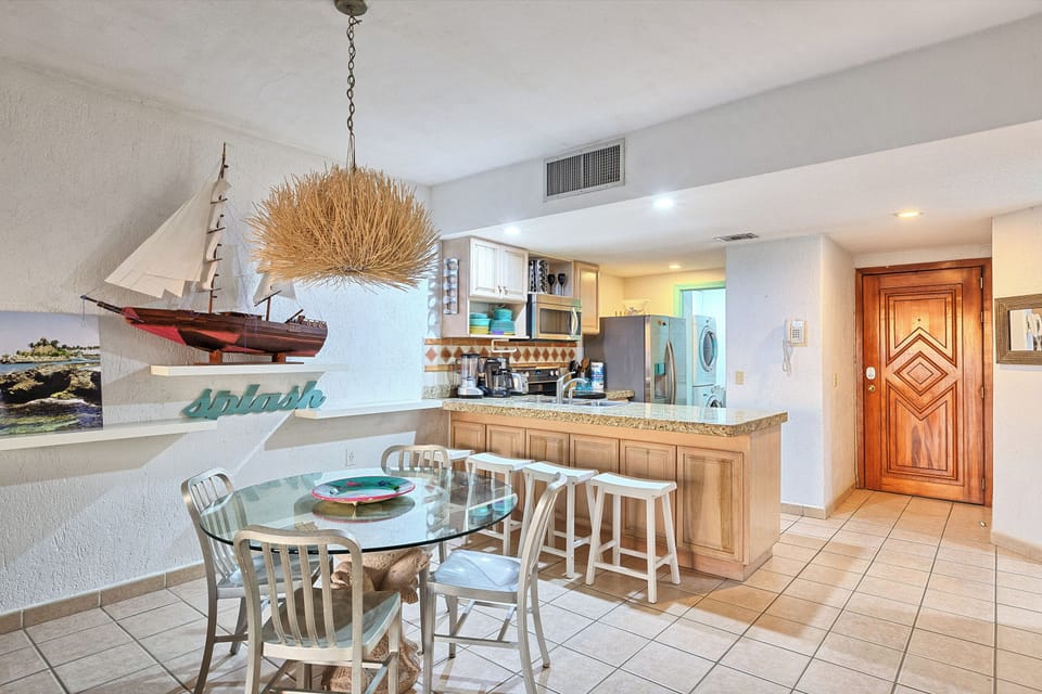 Dining & Kitchen