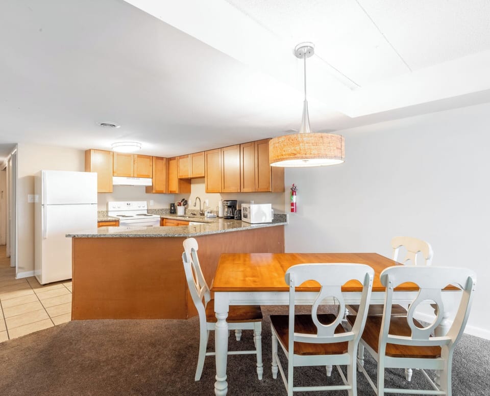 Dining/Kitchen
