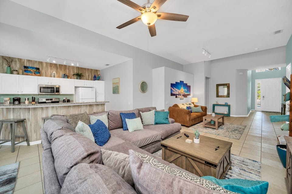 2689ManestyLn_WindsorHills_06