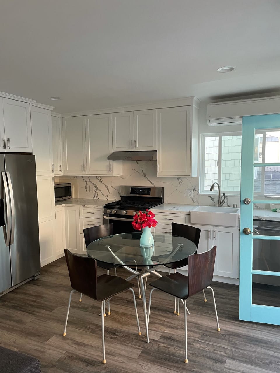 Newly remodeled kitchen with all new appliances. Dinette for four people. 