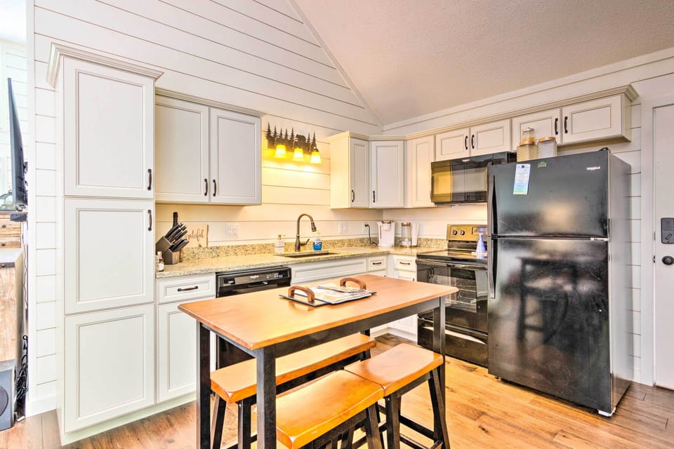 Kitchen | Fully Equipped | Keurig