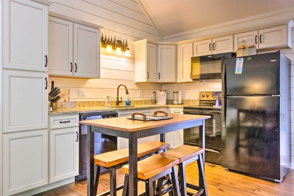 Kitchen | Fully Equipped | Keurig