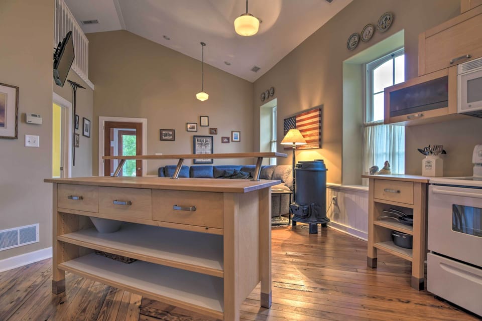 Private Hot Tub at Cozy Wrightsville Cottage! Cottage in Pennsylvania