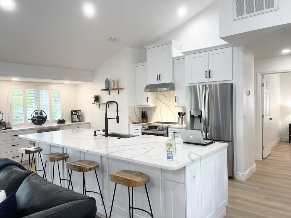 Fully equipped kitchen with brand new appliances 