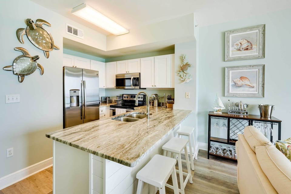 Kitchen | Fully Equipped w/ Cooking Basics