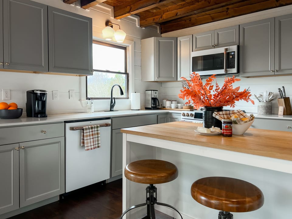 Additional seating for 4 at the kitchen island.