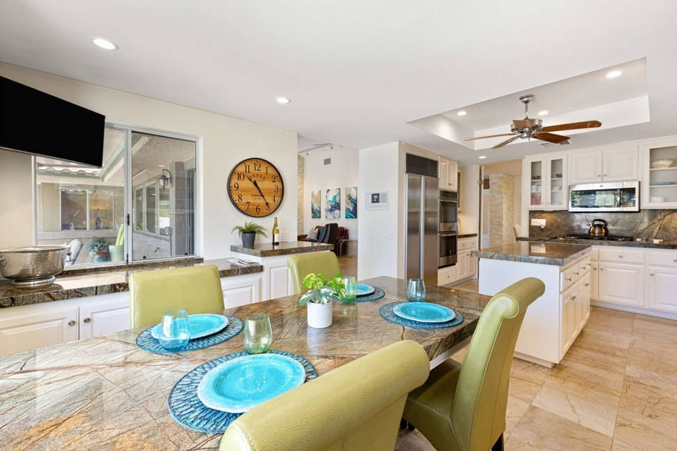 Amazing Kitchen! Enjoy Making a Meal with Your Loved Ones!