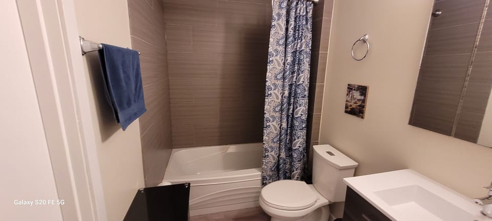 Full bathroom on the main floor with shower and tub