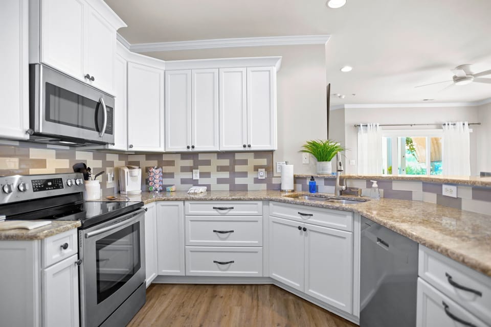 Fully stocked kitchen with seating for 3.