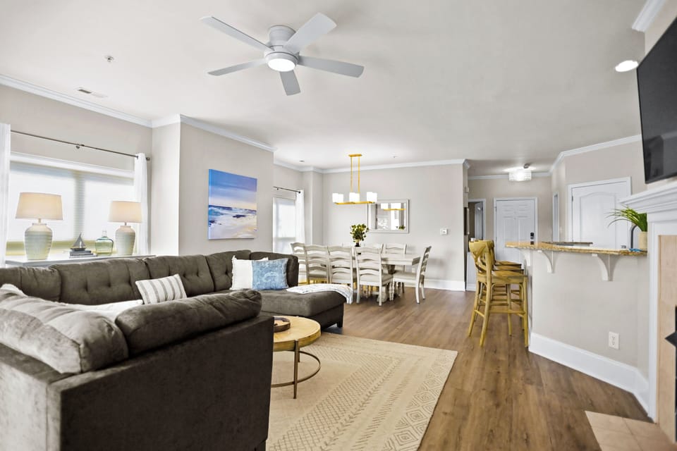 Open concept living, dining & kitchen.