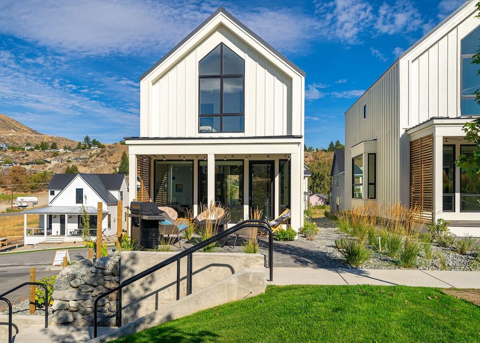 Welcome to Chelan Awhile