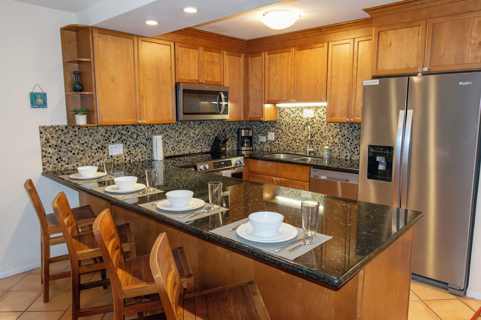 Fully equipped dine-in kitchen.