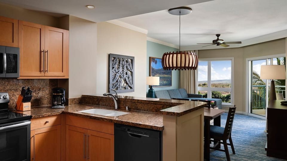 Kitchen/dining/living room area