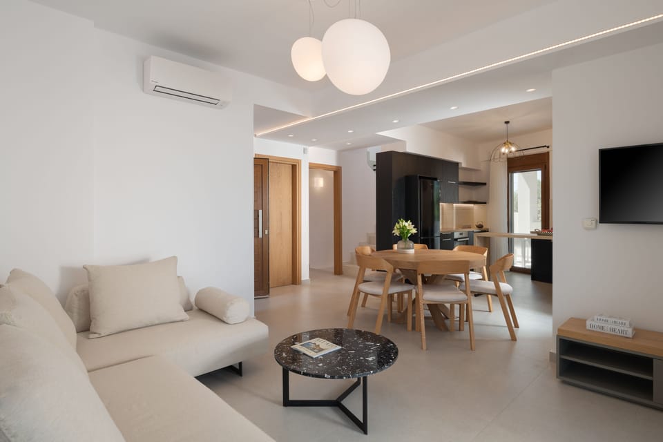 The open plan kitchen-dining area.