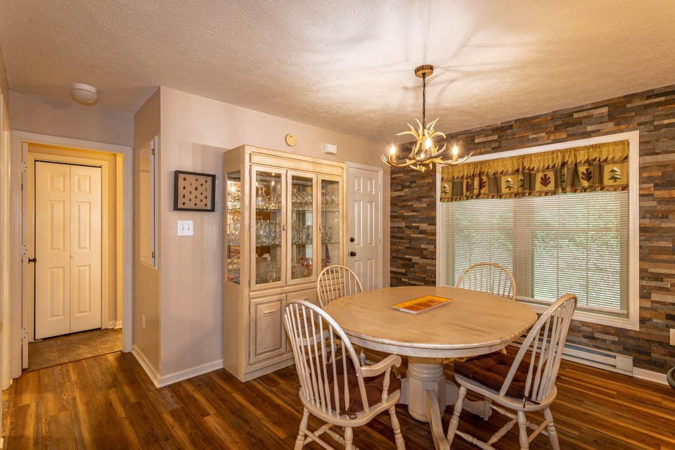 Dining area with seating space for up to 4 people