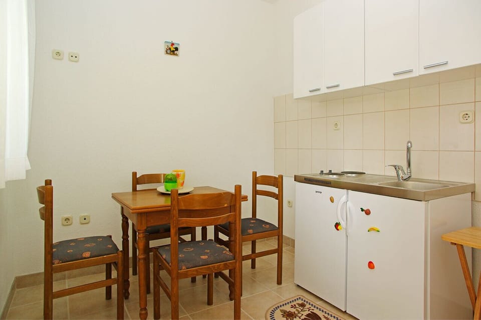 Downstairs mini-kitchen #2