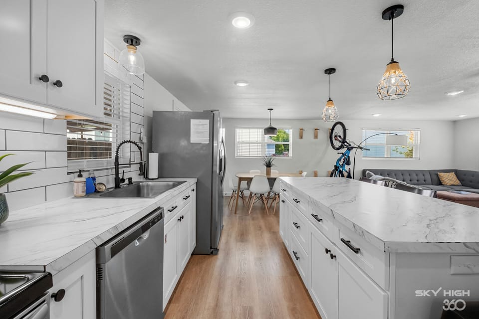 Beautifully updated kitchen!
