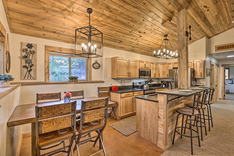 Dining Area | Dishware Provided