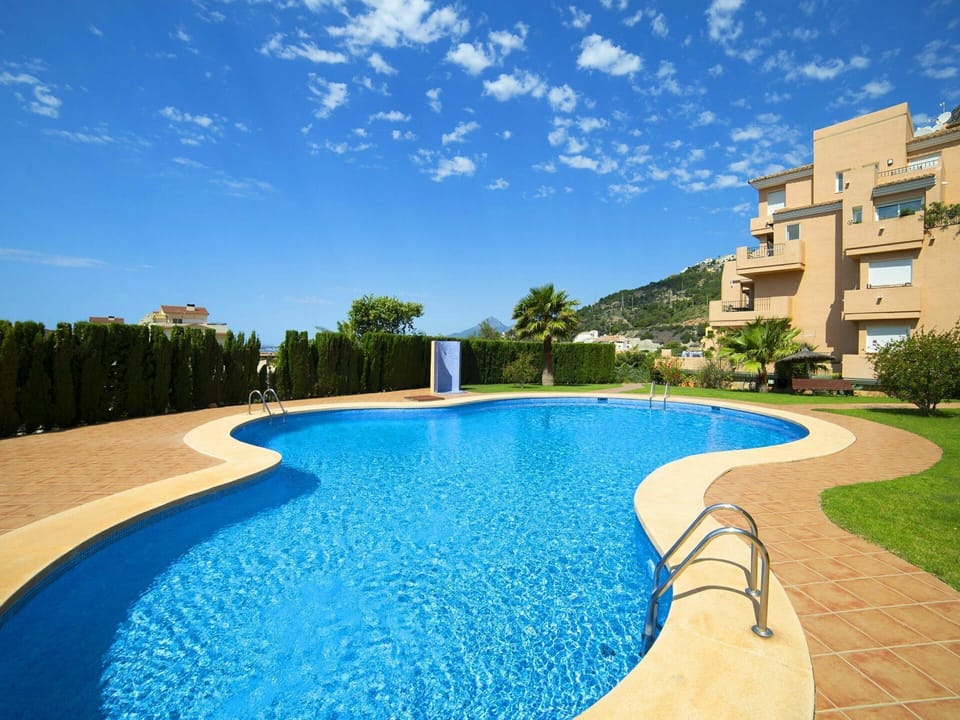 Water, Sky, Cloud, Daytime, Property, Plant, Swimming Pool, Azure, Blue, Tree