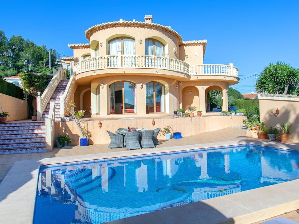 Swimming Pool, Residential Area, Home, Estate, Mansion, Resort, Villa, Hacienda, Balcony, Eco Hotel