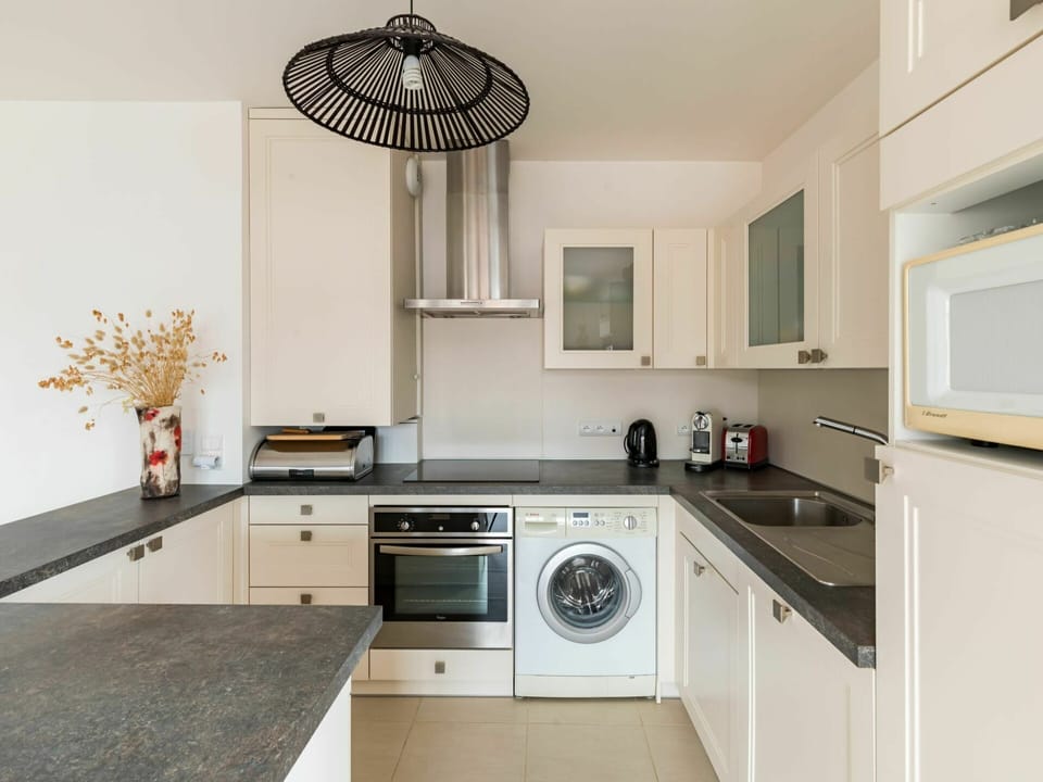 Countertop, Kitchen Sink, Cabinetry, Property, Sink, White, Kitchen Stove, Kitchen, Gas Stove, Wood