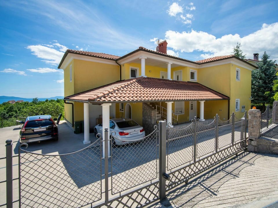 Cloud, Sky, Building, Window, Fence, House, Plant, Car, Shade, Tree