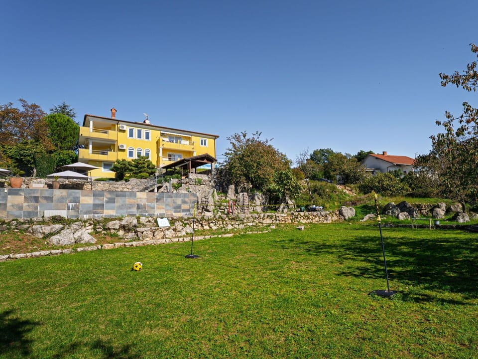 Garden, Estate, Landscaping, Shade, Yard, Villa, Walkway