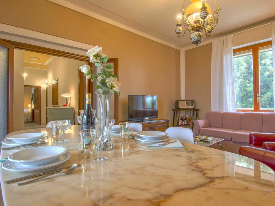 Table, Furniture, Building, Tableware, Decoration, Lighting, Picture Frame, Interior Design, Yellow, Window