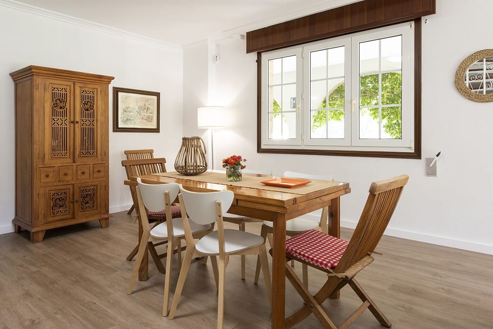 comedor salon planta baja, con salida directa al jardín