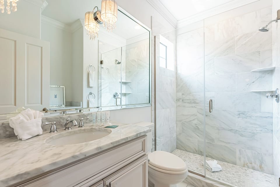 King En Suite Bathroom