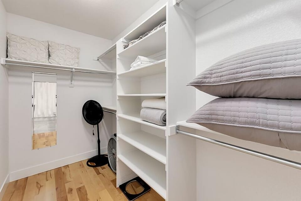 Bedroom 2 | Walk-in Closet