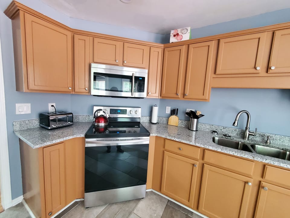 fully equipped Kitchen 