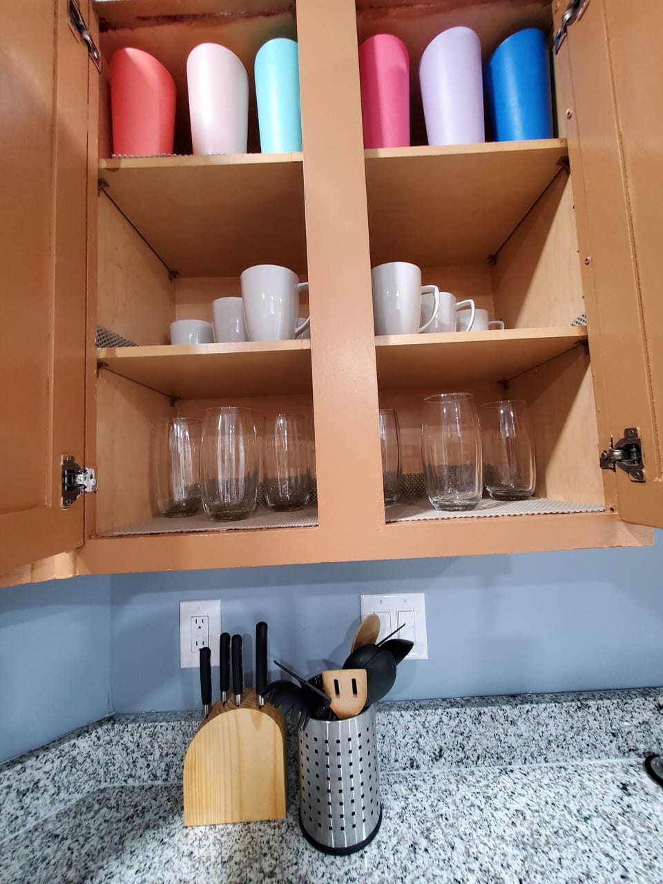 glasses, cups, mugs, kitchen utensils 