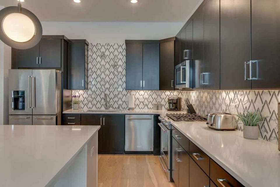 You'll love cooking on the high-end Kitchenaid appliances!