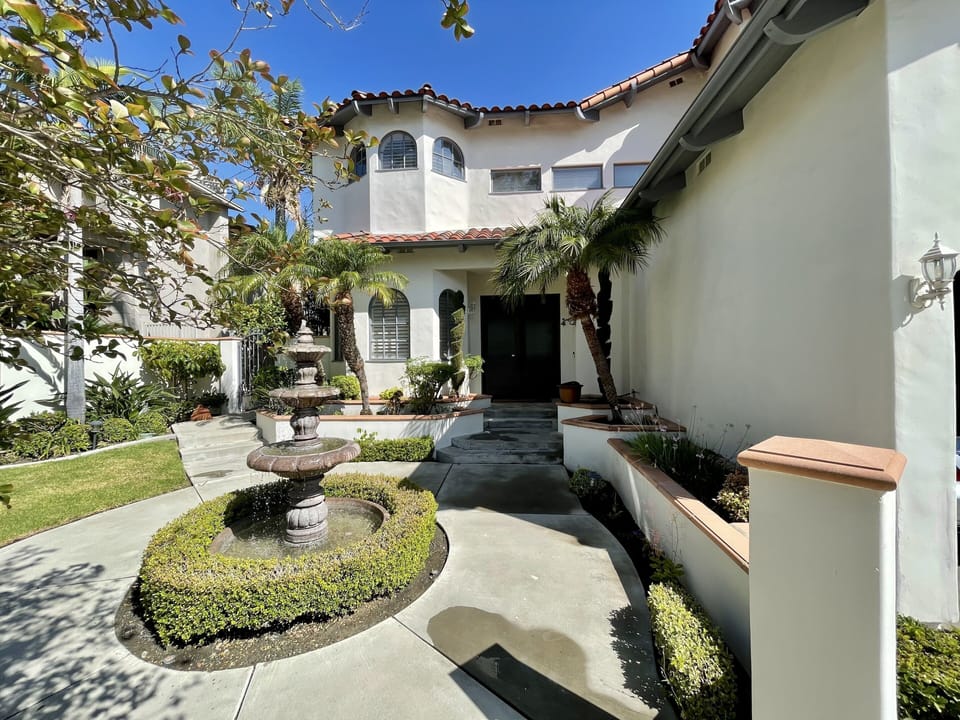 Front courtyard 