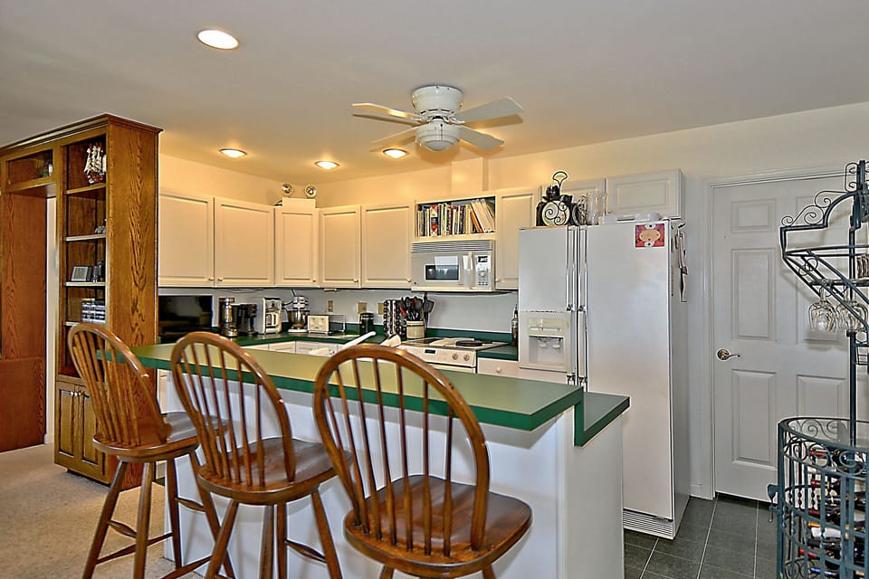 1st Floor Kitchen and Bar