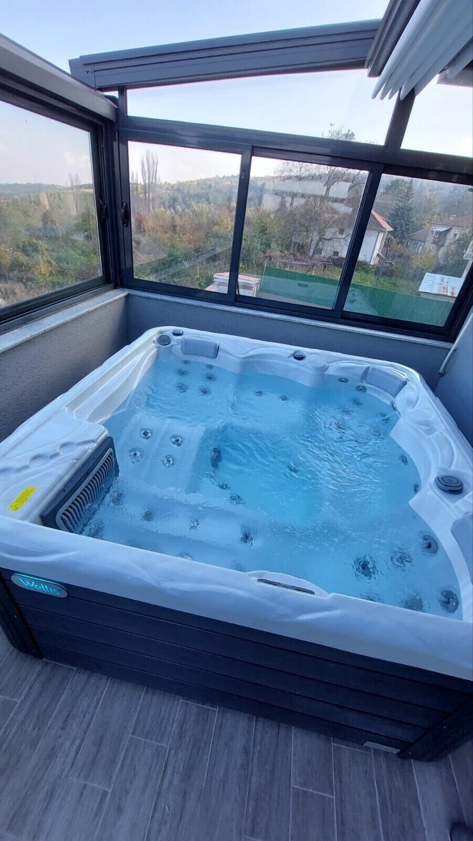 Indoor spa tub