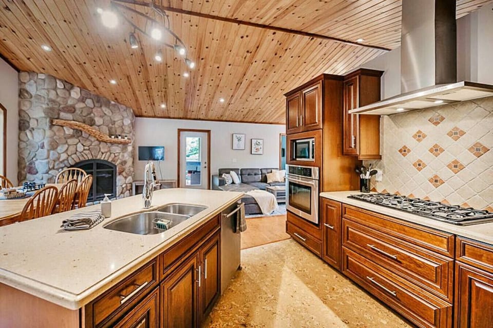 Fully equipped kitchen provides all of your cooking and baking needs.INSTAGRAM: @hiddenhideoutsWEBSITE: www.hiddenhideouts.ca