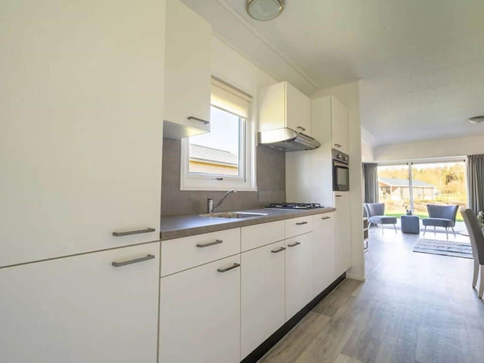 Tap, Cabinetry, Countertop, Building, Furniture, Chair, Drawer, Kitchen, Houseplant, Sink