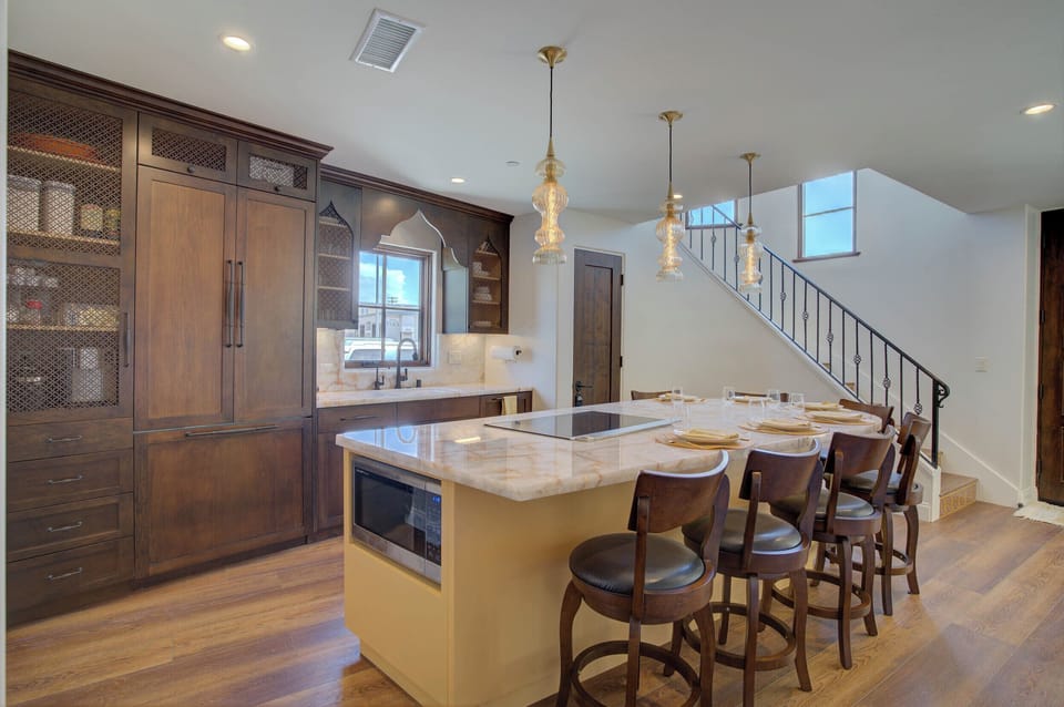Full kitchen