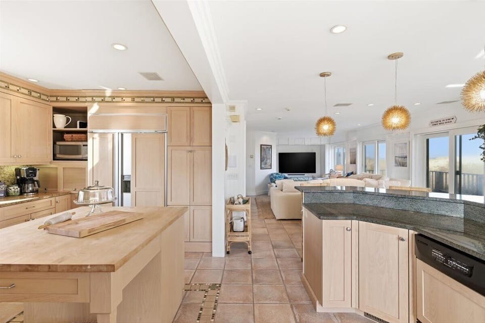 Large kitchen for food prep