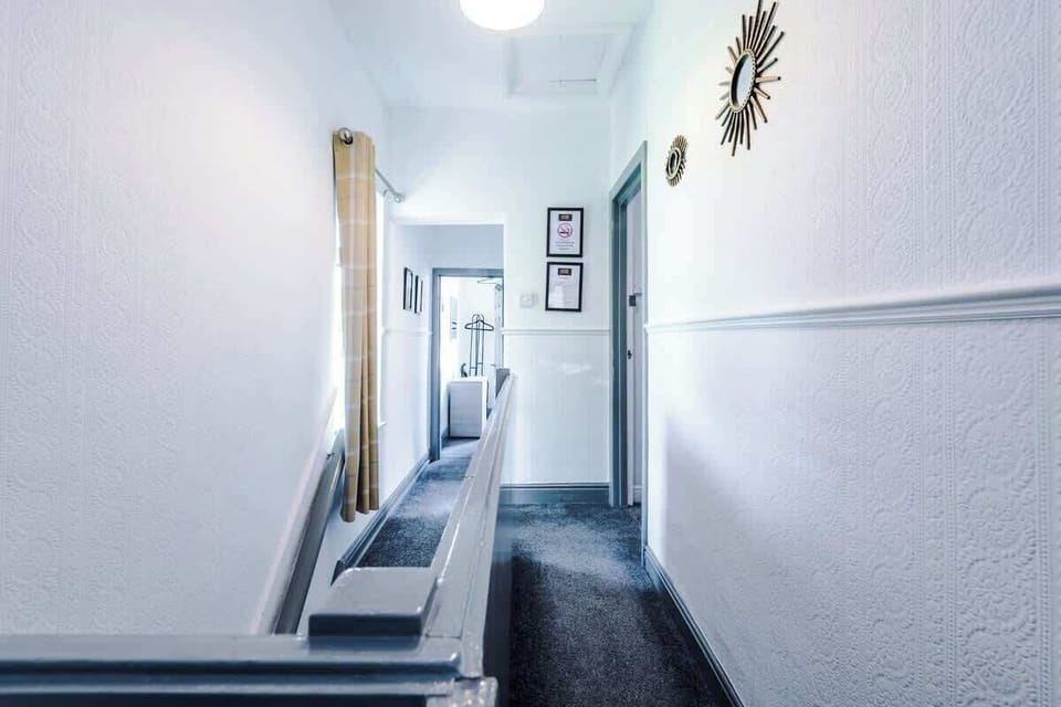 The main landing leading to the 4 bedrooms and the bathroom.